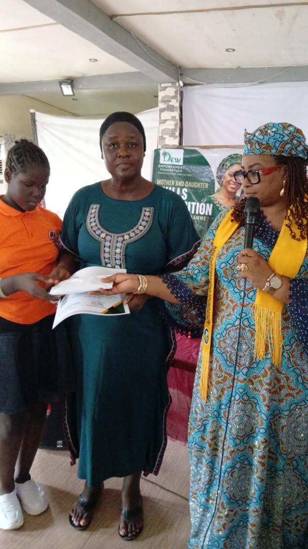 A participant receiving her Enterprise Hub certificate
